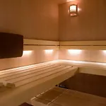 بيت شباب The Elephant &