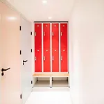 بيت شباب The Elephant &