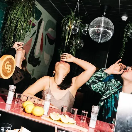 Hostel The Elephant & *