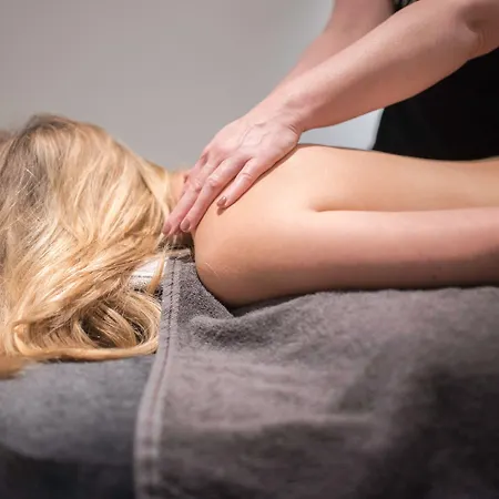 Hostel The Elephant & *