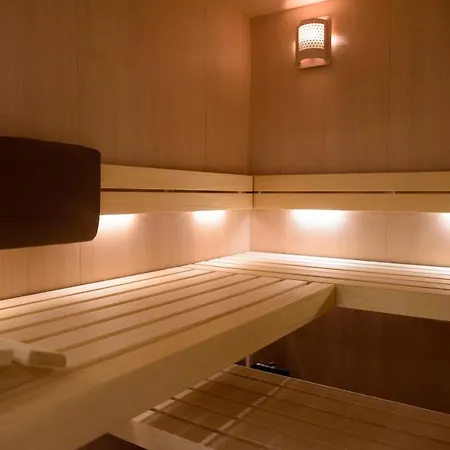 Hostel The Elephant &