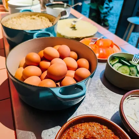 Hostal The Elephant &