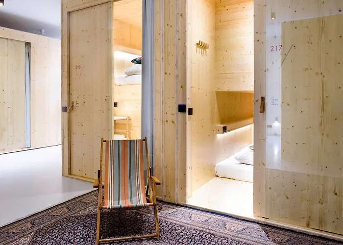 Hostal The Elephant &