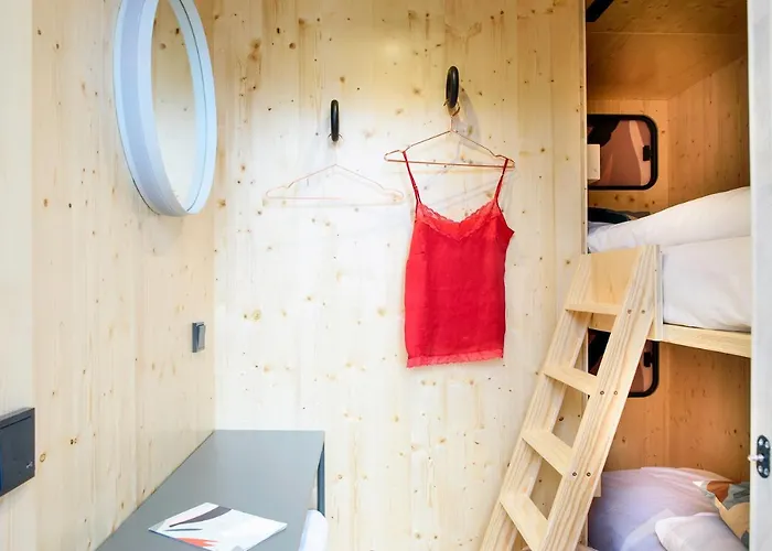 The Elephant Hostel&spa Hostel *